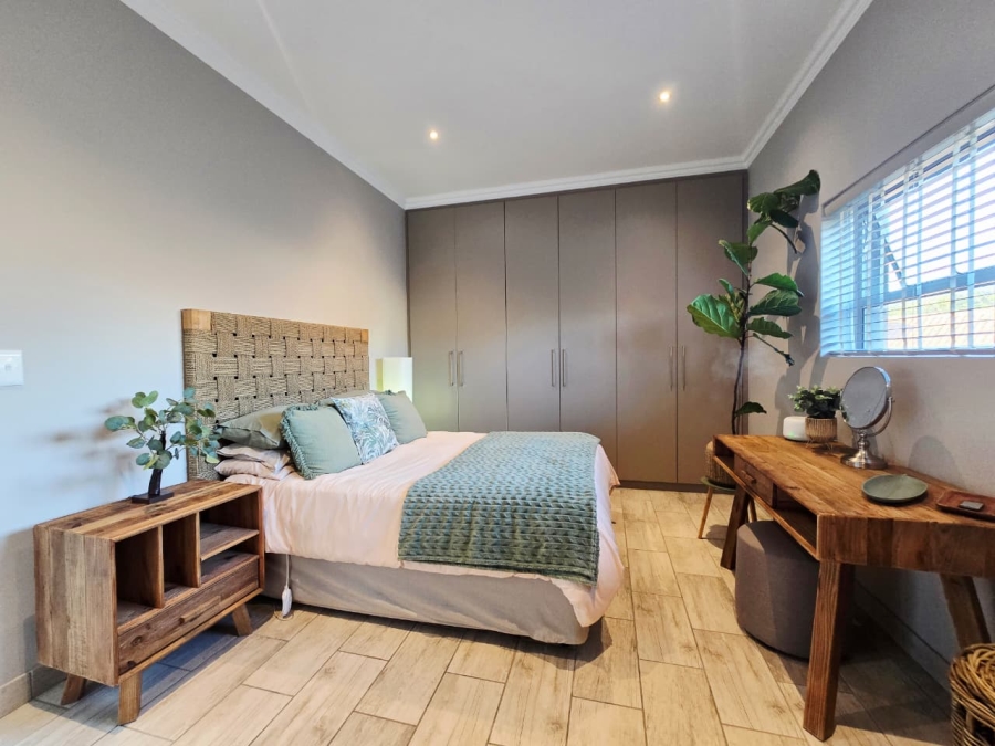 6 Bedroom Property for Sale in Glentana Western Cape